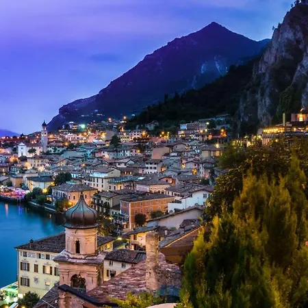 Limone Downtown 利莫内-苏尔加达